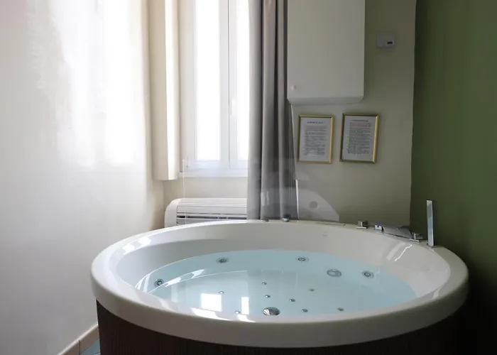 Vatican Jacuzzi House Апартаменты *