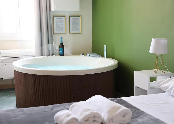 Vatican Jacuzzi House *