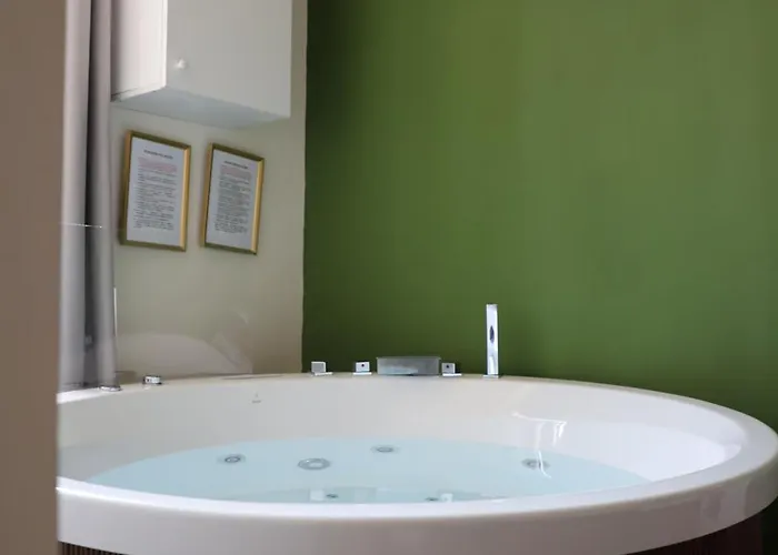 Vatican Jacuzzi House *